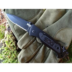 Zavírací nůž SOG® Escape - černý – Černá čepel – Titanium Coating (Varianta: Černá čepel – Titanium Coating)